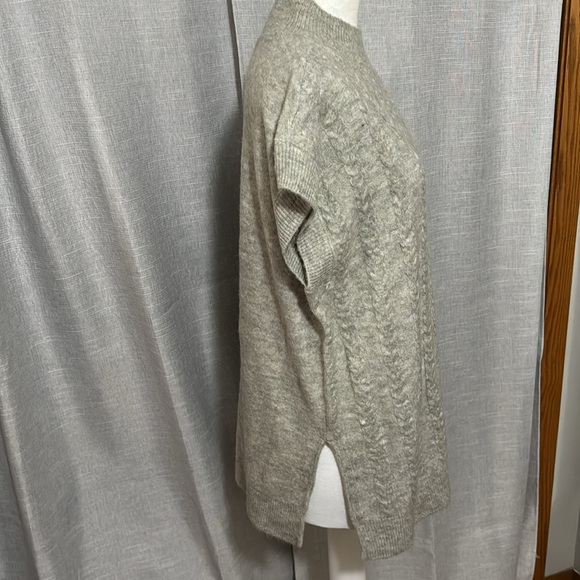 NWT New York & Co Sleeveless Sweater-Sz L-Cable Knit Detail-Grayish-Acrylic - Picture 7 of 15
